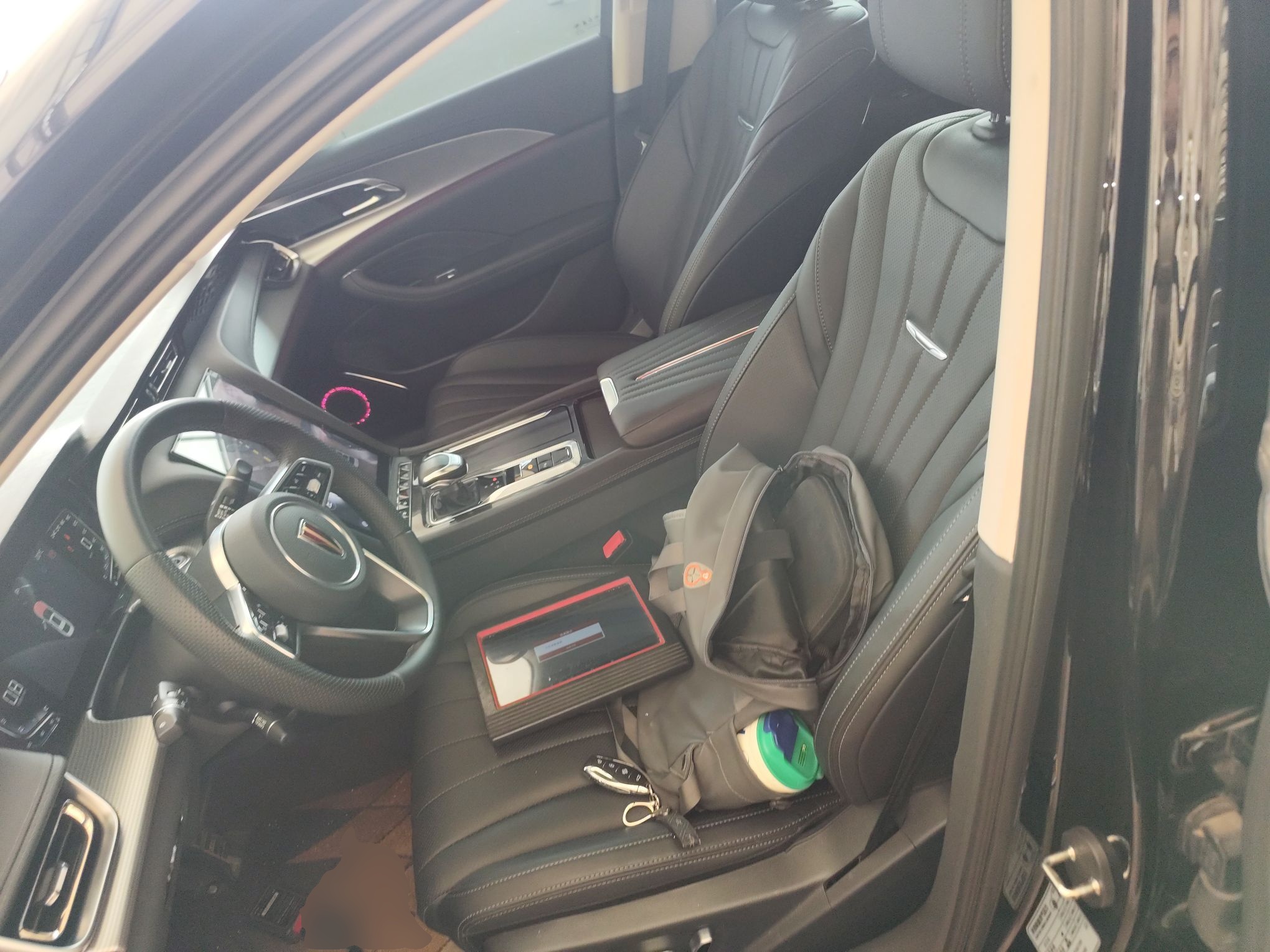 المقاعد الأمامية داخل السيارة