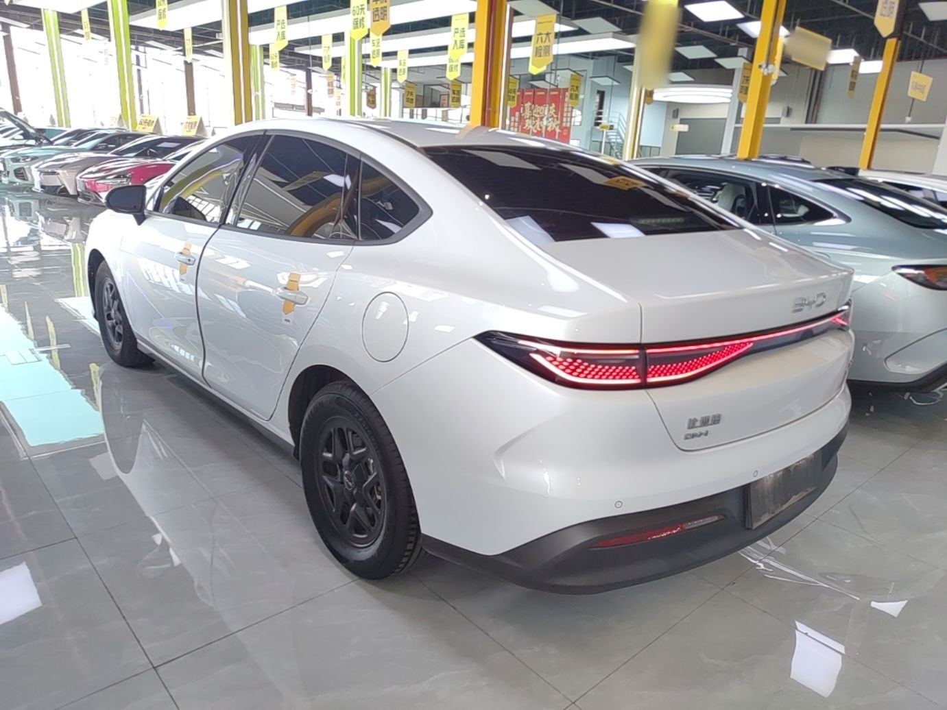 BYD Seal 05 DM-i 2025 DM-i Smart Drive 55KM Luxury Model — снимка 4