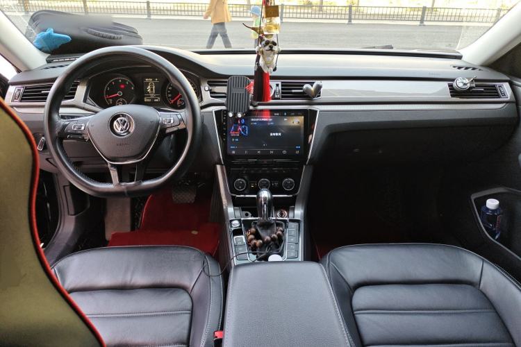 Used Volkswagen Passat 2017 330TSI DSG Luxury Edition Center Console