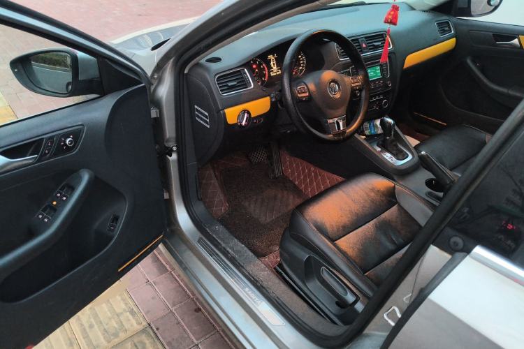 Used Volkswagen Sagitar 2014 Revised Version 1.4TSI Automatic Luxury Edition Driver Seat