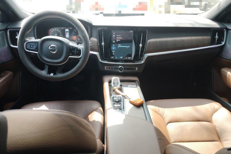 Used Volvo V90 2021 Cross Country B5 AWD Smart Range Edition Center Console