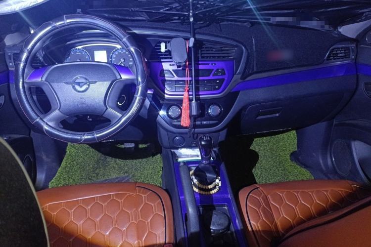 Used Haima M6 2015 1.5T Manual Comfort Model Center Console