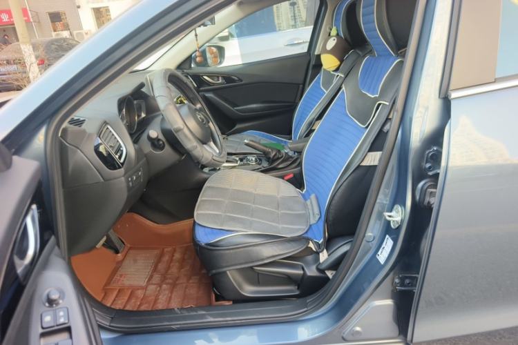 Used Mazda 3 Axela 2014 Sedan 1.5L Automatic Luxury Model Interior 1