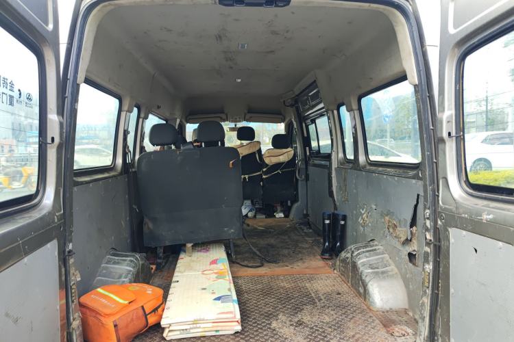 Used SAIC MAXUS Xintu V80 2018 2.5T 6-Speed Manual Aowentong Long-Wheelbase Mid-Roof 7/10-Seater