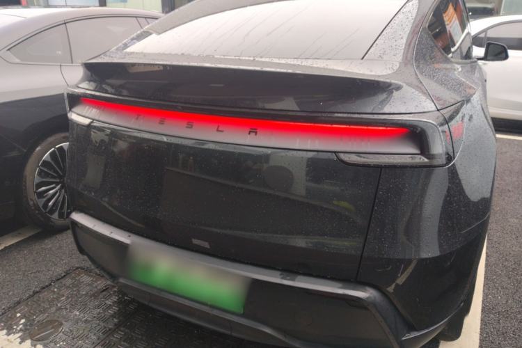 Used Tesla Model Y 2025 Long-Range All-Wheel-Drive Version