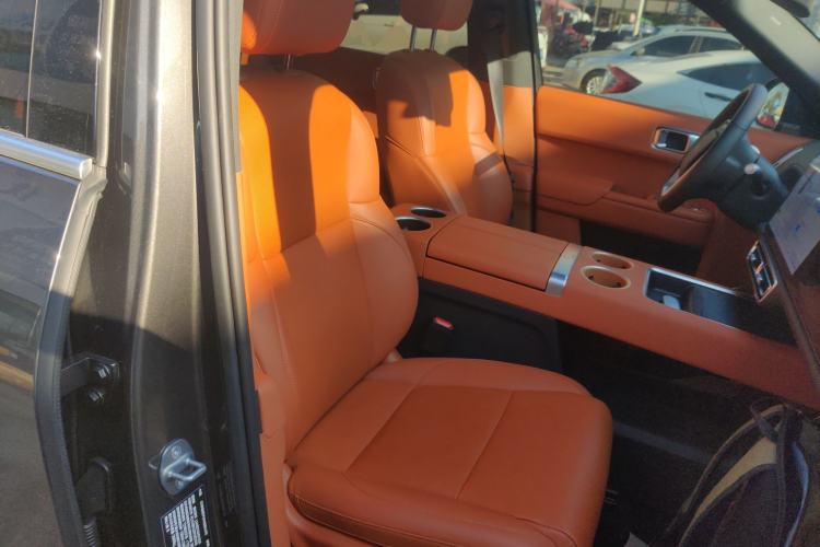 Used Li Auto L8 2023 Air model
