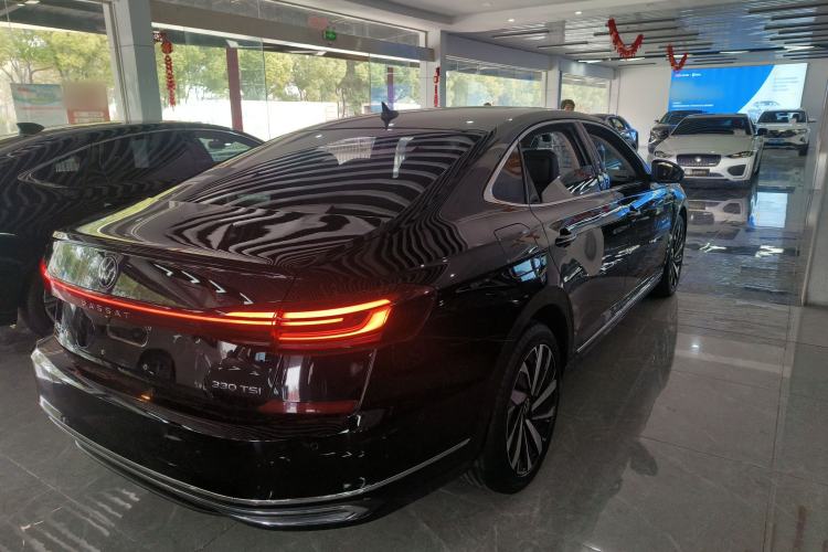 Used Volkswagen Passat 2023 330TSI Luxury Edition
