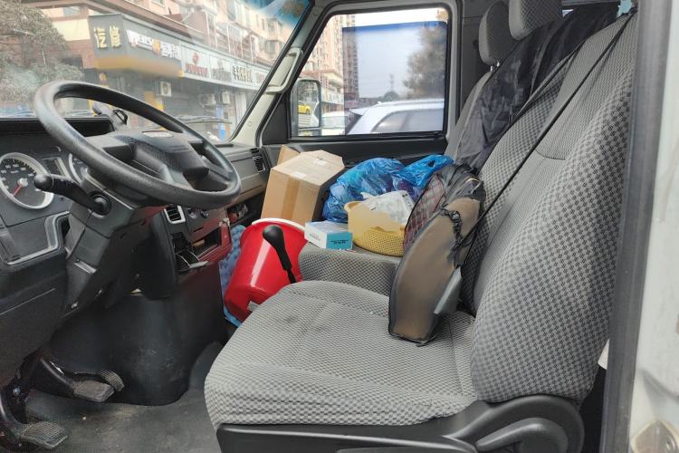 Used Iveco Daily 2020 2.5T A35 Passenger Van Single-Tire Mid-Roof Design 5-9 Seats China V Emission Standard