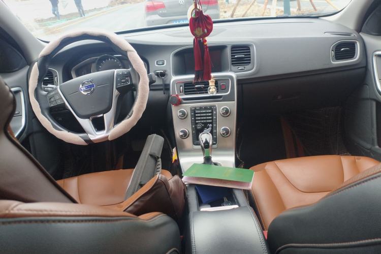 Used Volvo S60 2017 S60L T4 Smart Range Edition Center Console