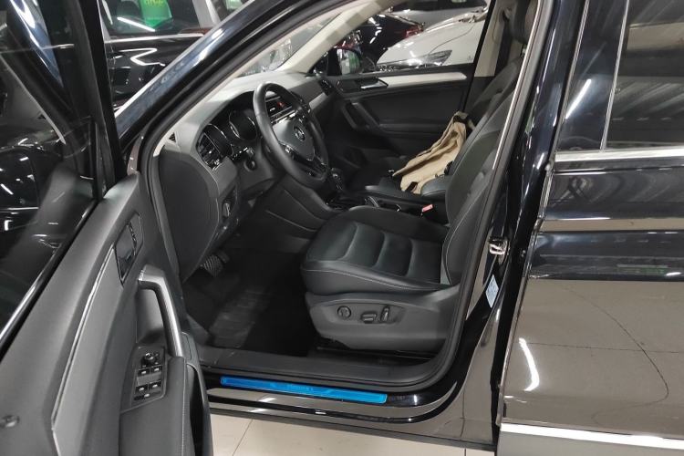 Used Volkswagen Tiguan L 2019 330TSI Automatic Two-Wheel Drive Smart Luxury Version China VI Standard Left Front Seat