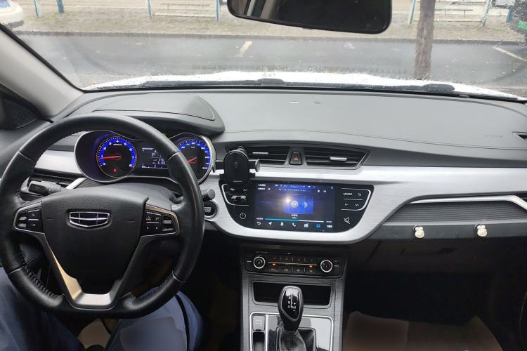 Used Geely Auto Vision 2020 Revised Version 1.5L CVT Asian Games Edition Center Console