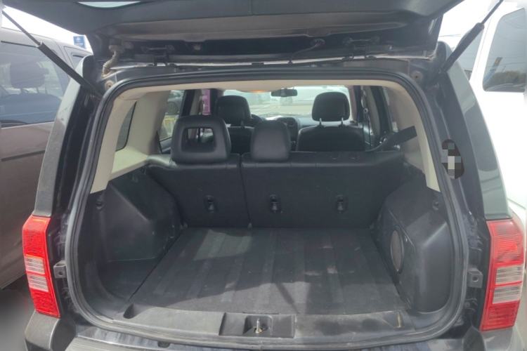 Used Jeep Patriot 2015 2.4L Luxury Navigation Edition Trunk