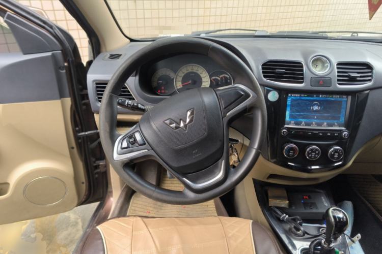 Used Wuling Hongguang 2014 1.5L S Standard Version