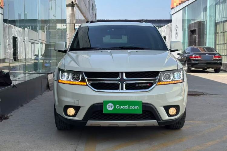 Used Dodge Journey 2013 2.4L Two-Wheel Drive Luxury Version
