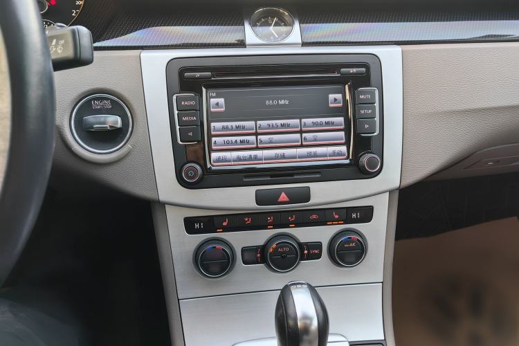 Used Volkswagen Magotan 2015 1.8TSI Luxury Model
