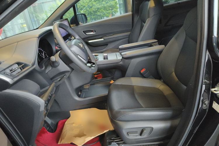 Used Toyota SIENNA 2023 2.5L Hybrid Deluxe Edition
