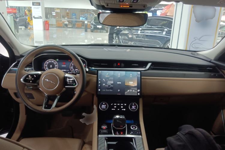 Used Jaguar XFL 2024 2.0T P250 Two-Wheel Drive Prestige Luxury Edition Center Console