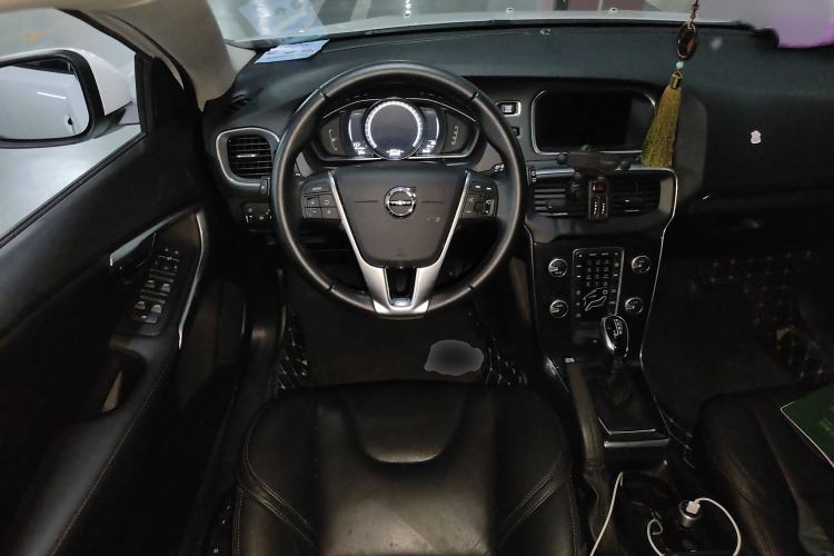 Used Volvo V40 2019 T3 Zhiyi Edition
