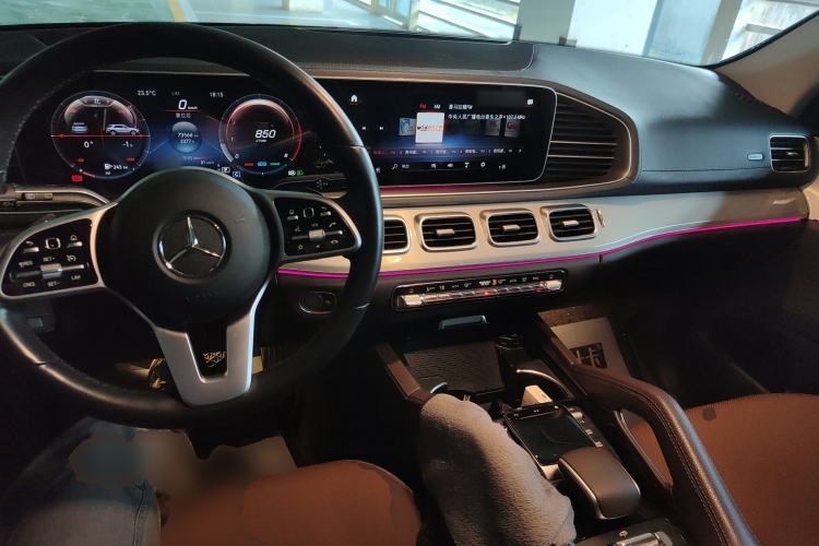 Used Mercedes-Benz GLE 2021 GLE 450 4MATIC Stylish Model Center Console