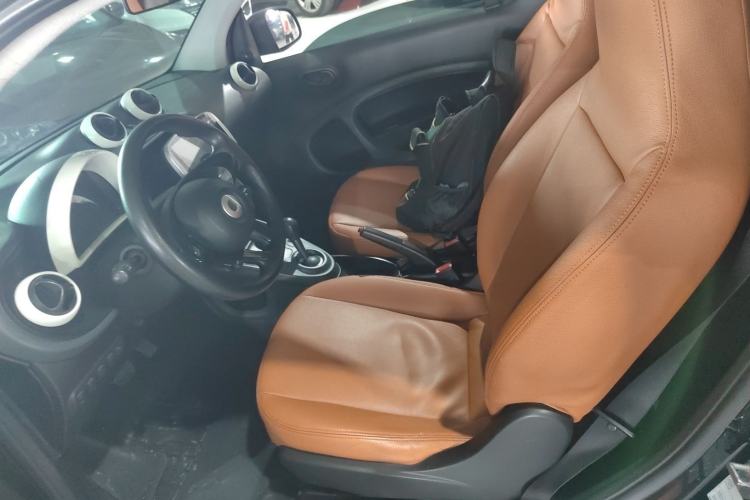 Used smart fortwo 2015 1.0L 52 kW hardtop Dynamic version Left Front Seat