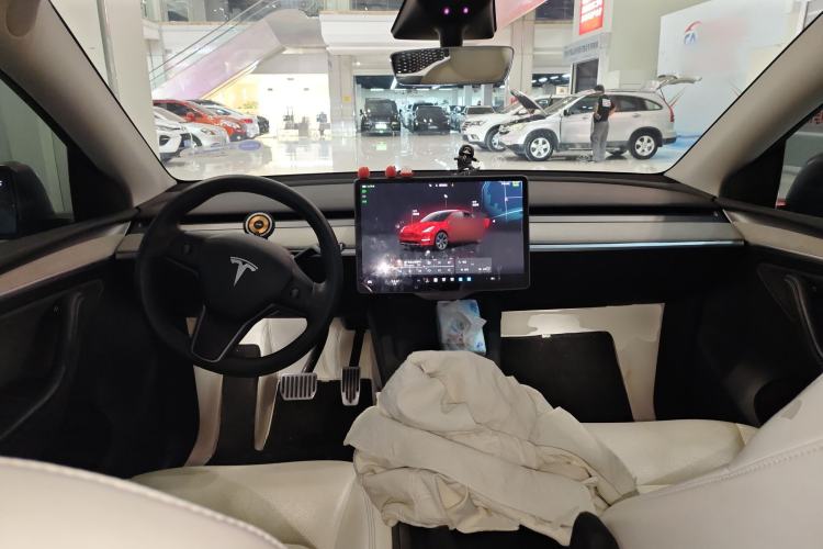 Used Tesla Model Y 2023 Rear-Wheel-Drive Version
