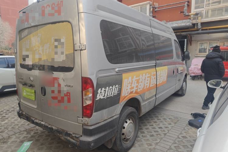 Used SAIC MAXUS Xintu V80 2019 2.5T Classic Model 6-Speed Manual Aotong Long Wheelbase Mid-Height 7-Seater