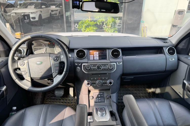 Used Land Rover Discovery 2015 3.0 SC V6 HSE Interior 1