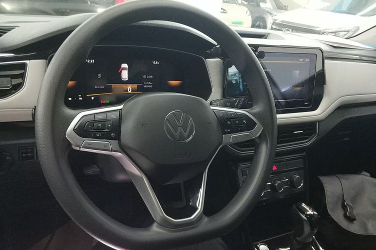 Used Volkswagen Tharu 2025 New Sharp 1.5L Ambitious Edition Center Console