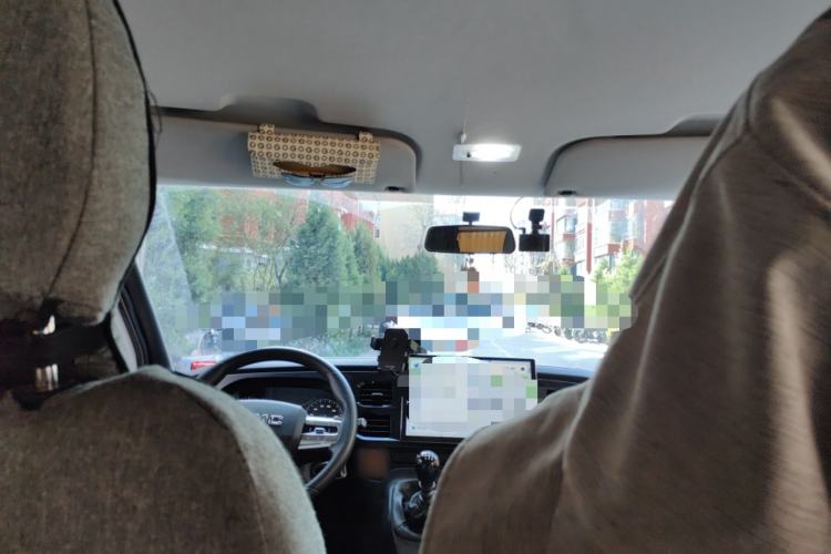 Used JMC Fushun 2023 2.0T Manual Short-Wheelbase Low-Roof Commercial Multi-Purpose Passenger Vehicle 6 Seats with Dual-Opening Tailgate Headliner