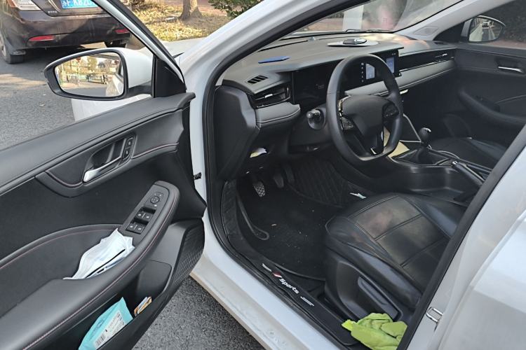 Used Roewe i5 2023 1.5L Manual Comfort Edition
