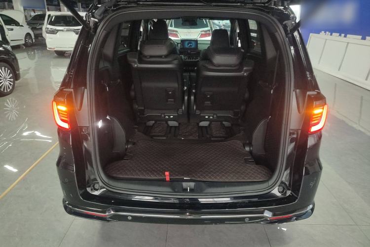 Used Honda Elysion 2024 2.0L eHEV Luxury Edition Trunk