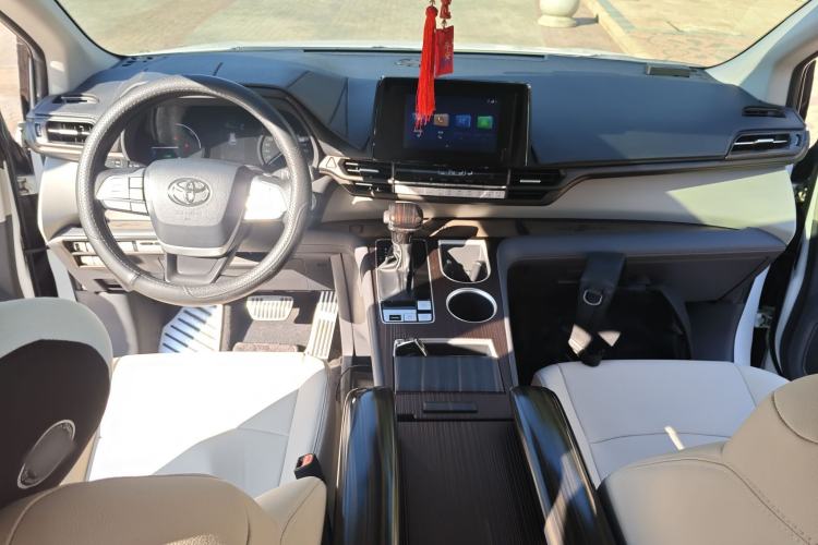 Used Toyota SIENNA 2023 2.5L Hybrid Comfort Edition Center Console