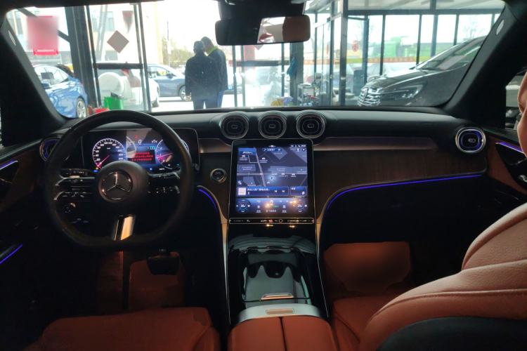 Used Mercedes-Benz GLC 2024 GLC 300 L 4MATIC Dynamic Edition 5-seater Center Console