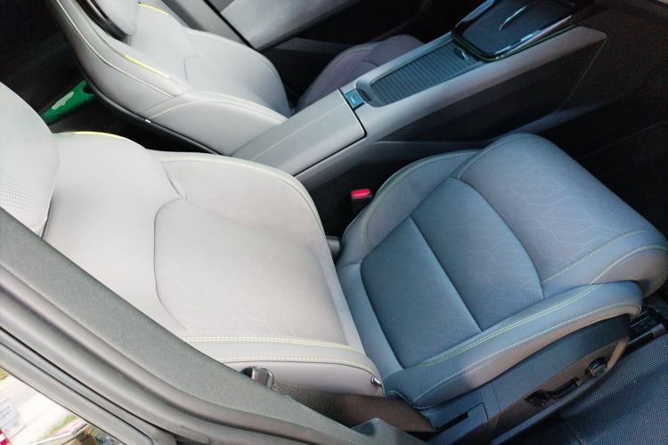 Used Lynk & Co 08 EM-P 2025 120km Long-Range Halo Right Front Seat