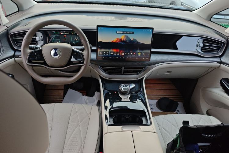 Used Denza D9 2022 DM-i 945 Luxury Model
