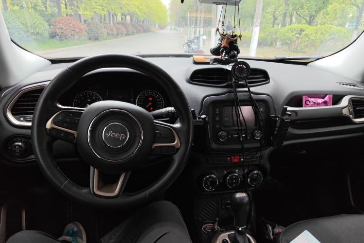 Used Jeep Renegade 2017 180T Automatic Jingneng Edition Center Console