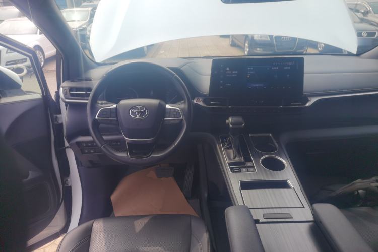 Used Toyota SIENNA 2023 2.5L Hybrid Deluxe Edition