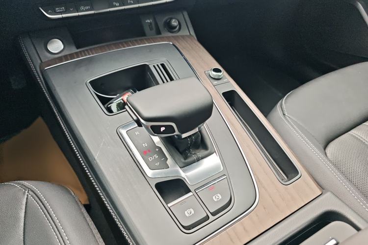 Used Audi Q5L 2022 40T Luxury Elegant Model
