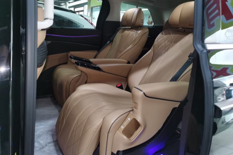 Used Denza D9 2024 DM-i 980 Four-Wheel Drive Prestige Model Left Rear Seat