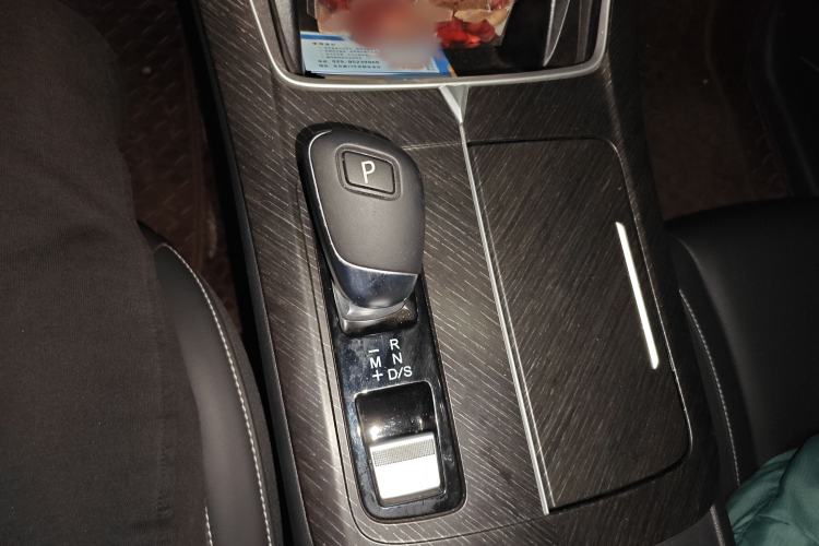 Used Venucia V 2022 260T Black Horse Edition · Idol
