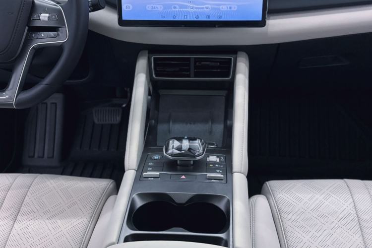 Used BYD Yuan UP 2024 401KM Beyond Edition Interior 2