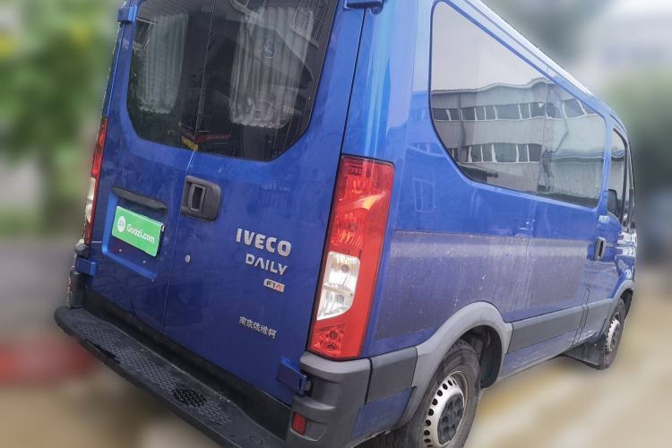 Used Iveco Eurocargo 2018 2.3T Short-Wheelbase Low-Roof Multi-Purpose Van with Side Sliding Door F1A