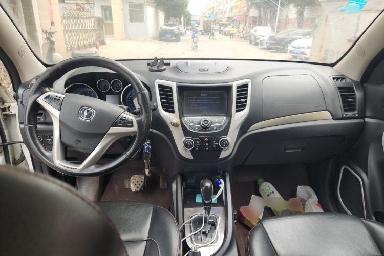 Used CHANGAN CS35 2014 1.6L Automatic Luxury Model China IV Standard Center Console