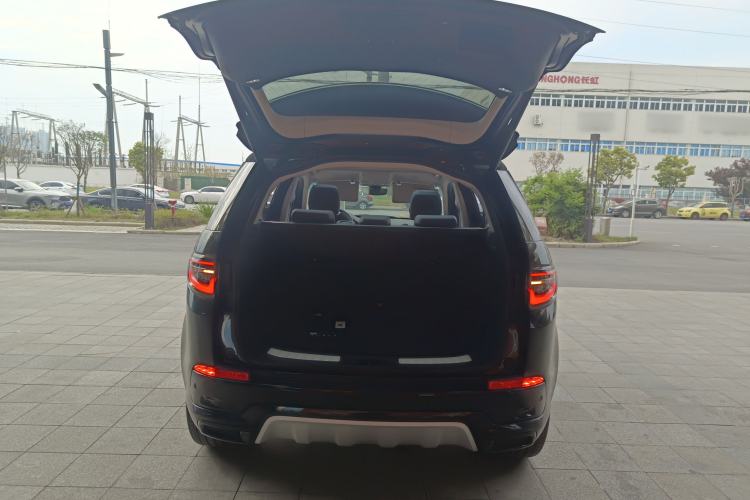 Used Land Rover Discovery Sport 2025 249 PS Performance Tech Edition Trunk