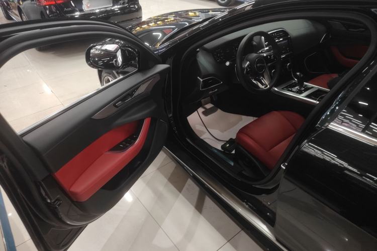 Used Jaguar XEL 2022 2.0T 250 PS R-DYNAMIC S Advanced Sport Edition Driver Seat