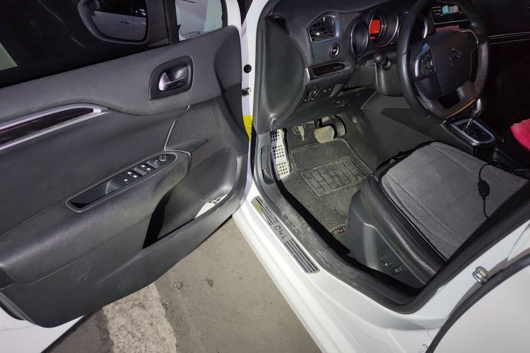 Used Citroen C4L 2013 1.6 THP Automatic Impression Edition Driver Seat