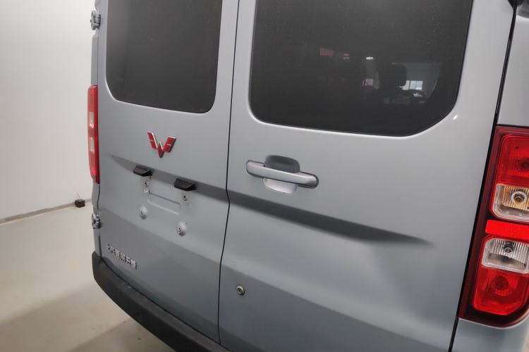 Used Wuling Yangguang 2024 300KM Comfort Version Passenger Van 75kW Rear