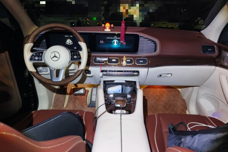 Used Mercedes-Benz Maybach GLS 2022 GLS 480 4MATIC Center Console