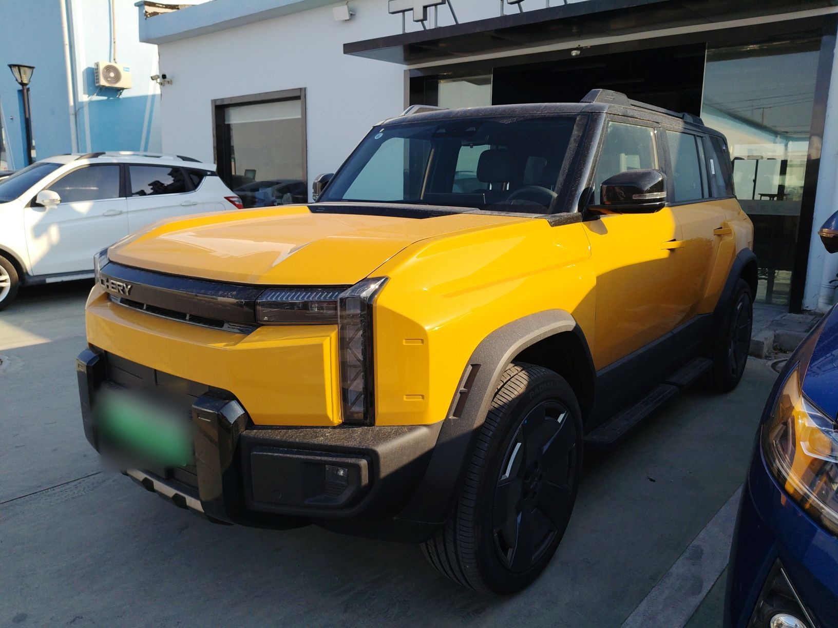 تحت مقدمة السيارة