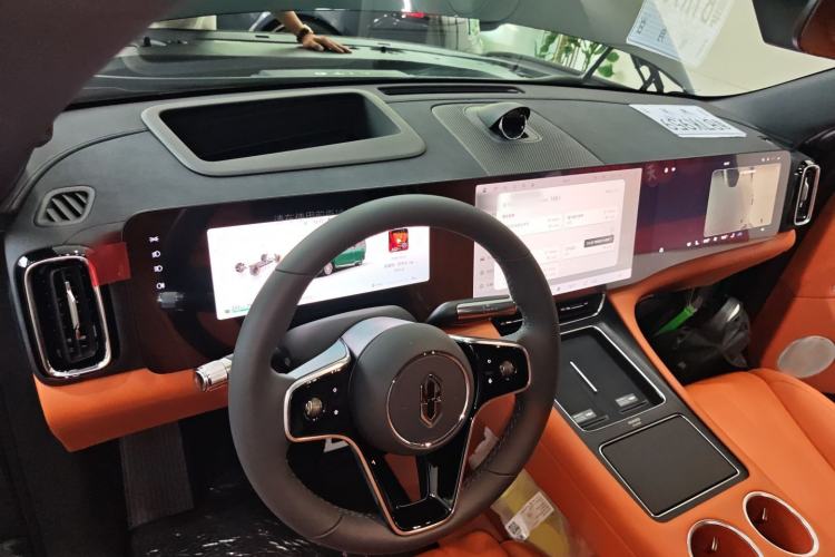 Used Hima AITO M8 2025 Extended-Range Max+ Version 53.4 kWh 5-Seater Edition Center Console